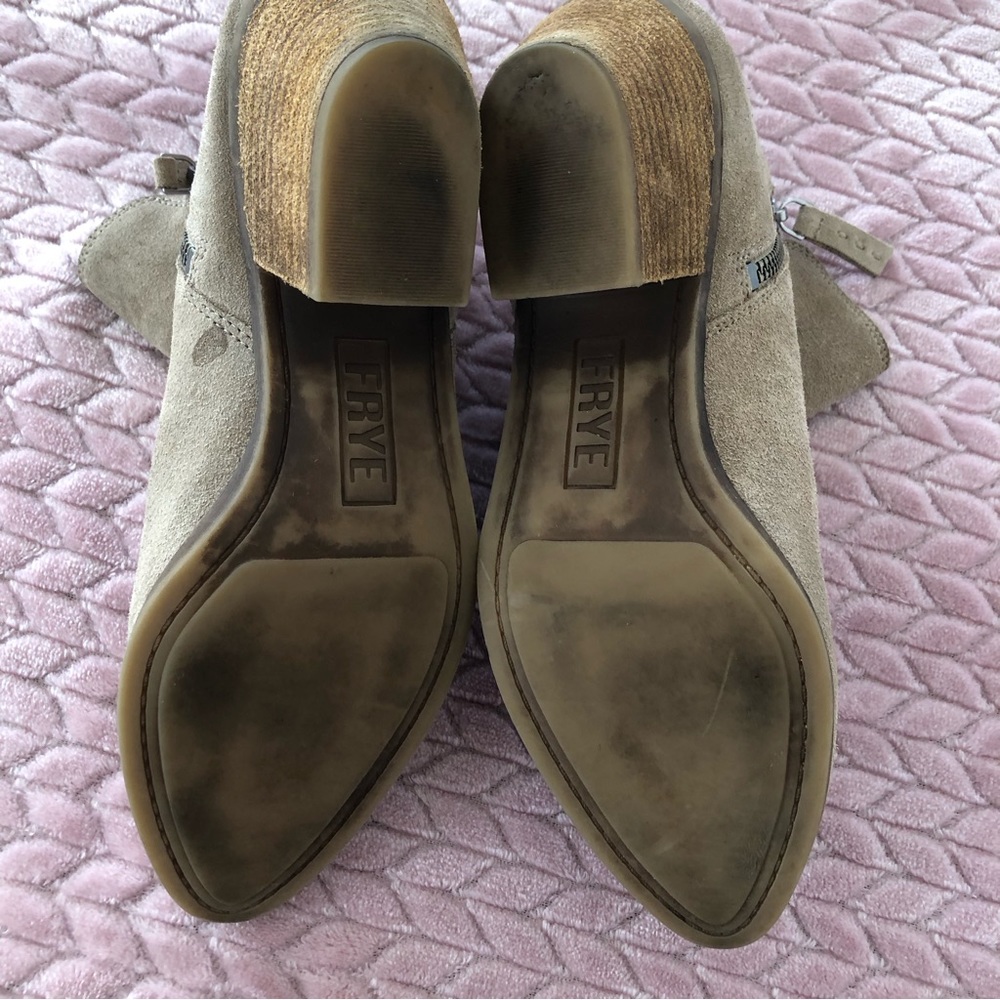Frye Judith Zip Bootie Ankle Boots Beige ASH Suede - Picture 9 of 14